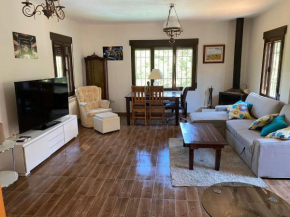 Chalet Dani con parcela privada a 5min de Puy Du Fou